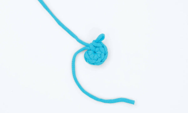 A crocheted magic loop with six stitches.